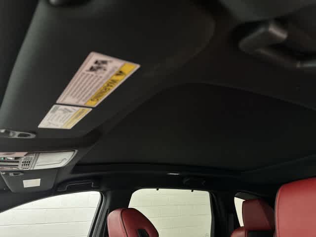 2023 Acura MDX photo 28 of 33