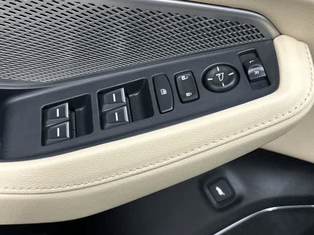 2023 Acura MDX photo 20 of 32