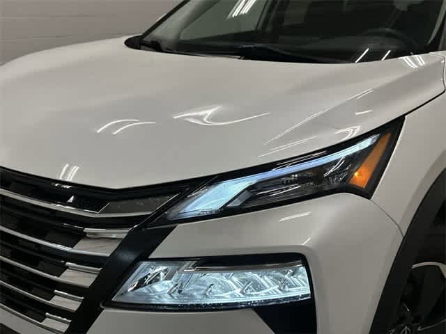 2024 Nissan Rogue SV Everest White Pearl at Sterling McCall Nissan