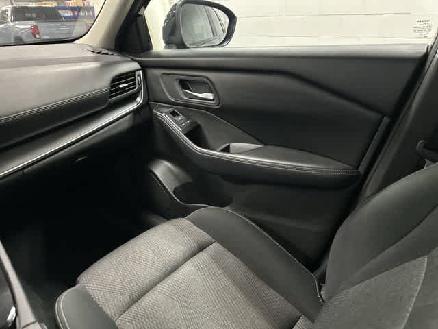 2024 Nissan Rogue SV Super Black at Price LeBlanc Nissan