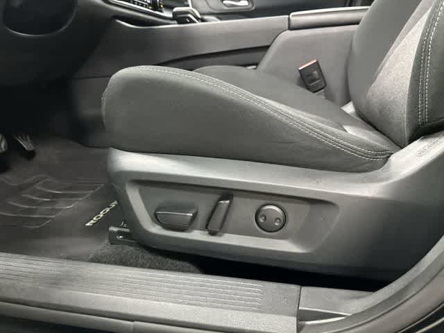2024 Nissan Rogue SV Super Black at Price LeBlanc Nissan