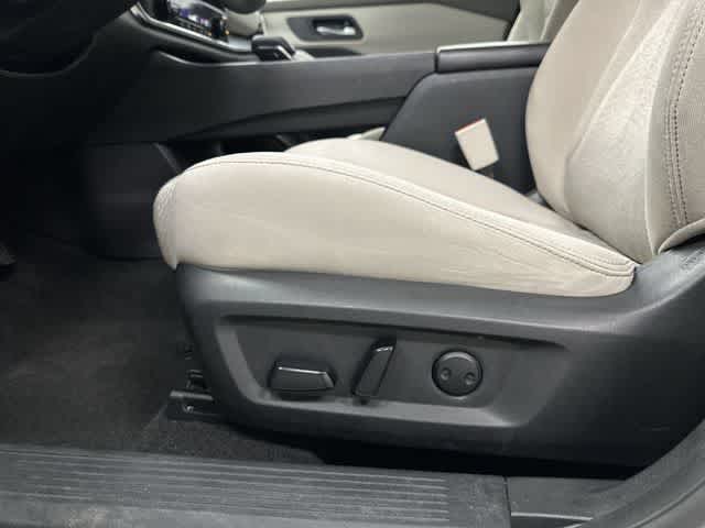2024 Nissan Rogue SV Everest White Pearl at Sterling McCall Nissan