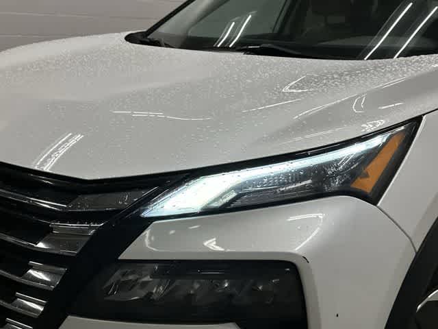 2024 Nissan Rogue SV Everest White Pearl at Sterling McCall Nissan