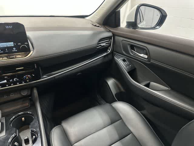 2023 Nissan Rogue SL Pearl White Tricoat at Davis Chevrolet