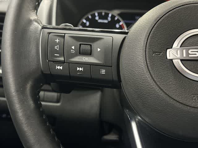 2023 Nissan Rogue SL Pearl White Tricoat at Davis Chevrolet