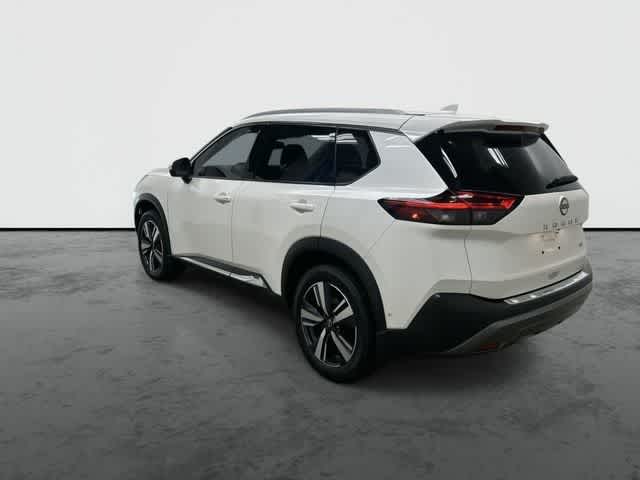 2023 Nissan Rogue SL Pearl White Tricoat at Davis Chevrolet