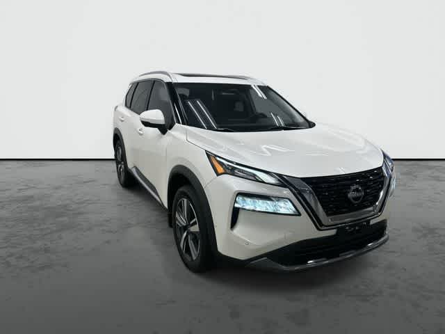 2023 Nissan Rogue SL Pearl White Tricoat at Davis Chevrolet