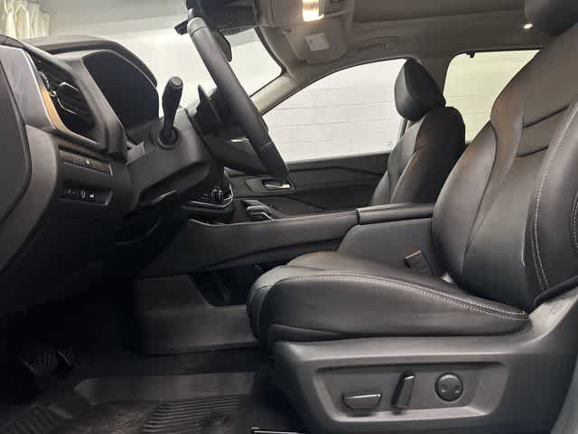 2023 Nissan Rogue SL Pearl White Tricoat at Davis Chevrolet