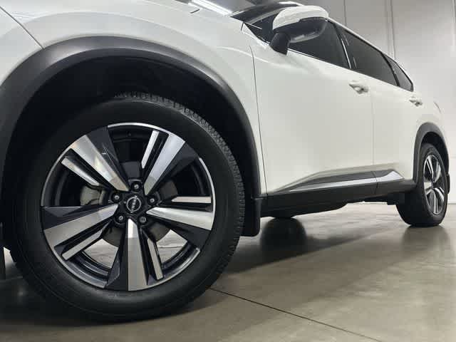 2023 Nissan Rogue SL Pearl White Tricoat at Davis Chevrolet
