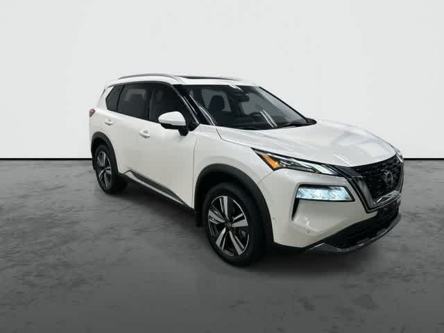 2023 Nissan Rogue SL Pearl White Tricoat at Davis Chevrolet