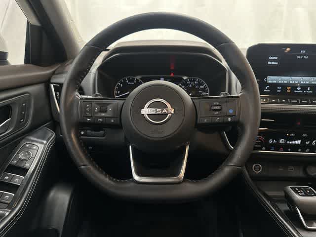 2023 Nissan Rogue SL Pearl White Tricoat at Davis Chevrolet