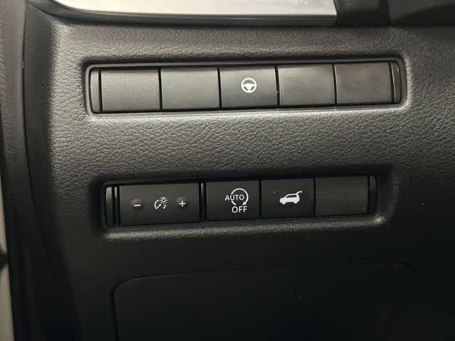 2023 Nissan Rogue SL Pearl White Tricoat at Davis Chevrolet