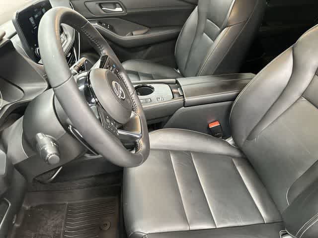 2023 Nissan Rogue SL Pearl White Tricoat at Davis Chevrolet