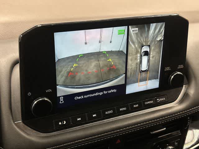 2023 Nissan Rogue SL Pearl White Tricoat at Davis Chevrolet