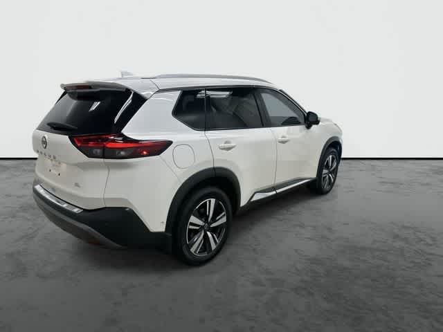 2023 Nissan Rogue SL Pearl White Tricoat at Davis Chevrolet