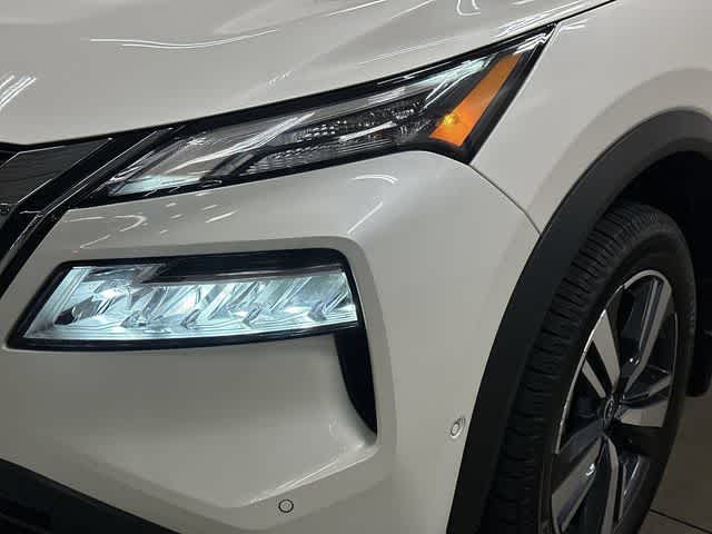 2023 Nissan Rogue SL Pearl White Tricoat at Davis Chevrolet