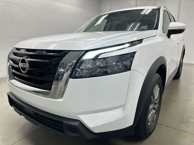 2025 Nissan Pathfinder SV Everest White Pearl Tricoat at Sterling McCall Nissan