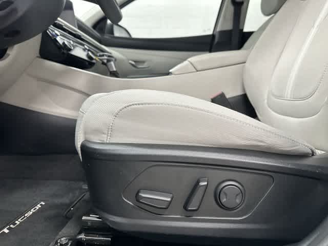 2025 Hyundai Tucson photo 26 of 32