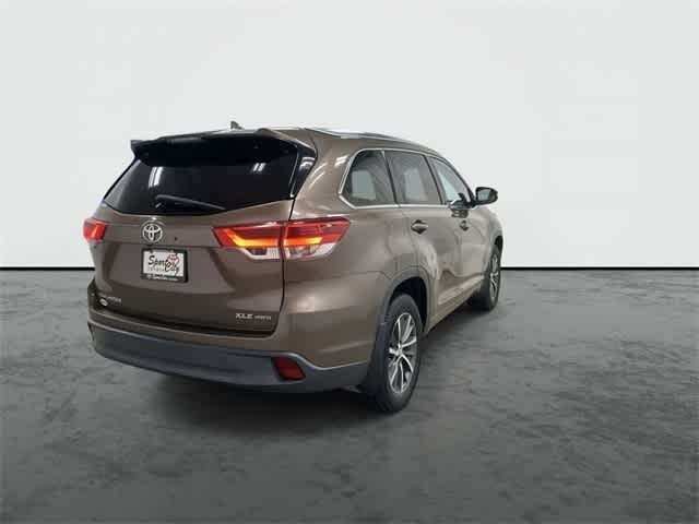 2017 Toyota Highlander XLE Toasted Walnut Pearl at Sterling McCall Lexus of Clear Lake