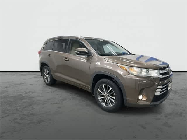 2017 Toyota Highlander XLE Toasted Walnut Pearl at Sterling McCall Lexus of Clear Lake