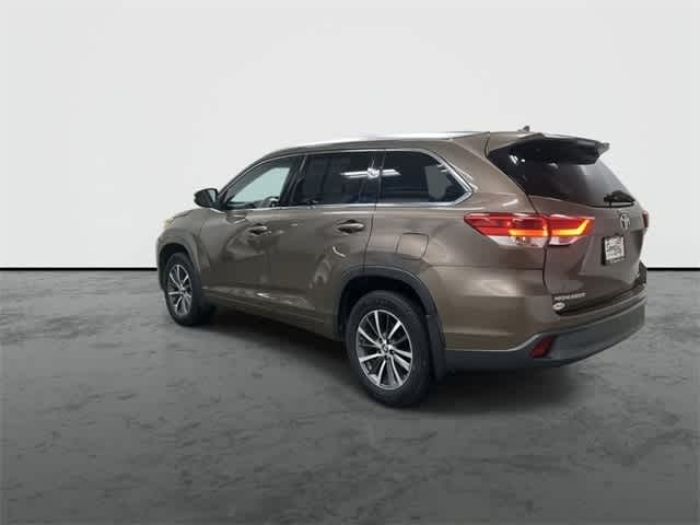 2017 Toyota Highlander XLE Toasted Walnut Pearl at Sterling McCall Lexus of Clear Lake