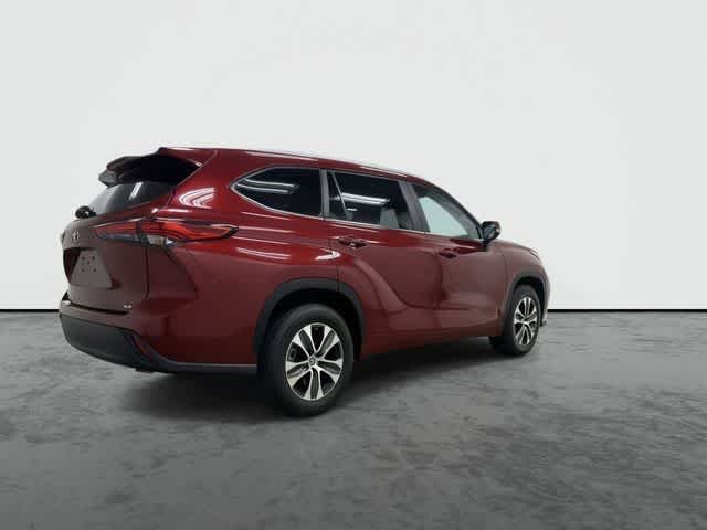 2023 Toyota Highlander XLE Ruby Flare Pearl at Group 1 Toyota Southwest