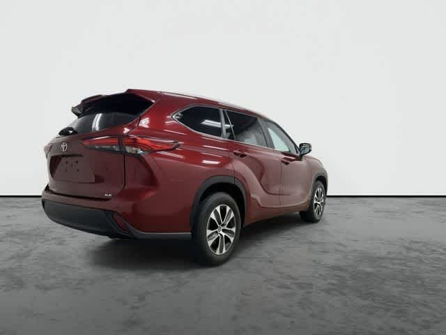 2023 Toyota Highlander XLE Ruby Flare Pearl at Group 1 Toyota Southwest