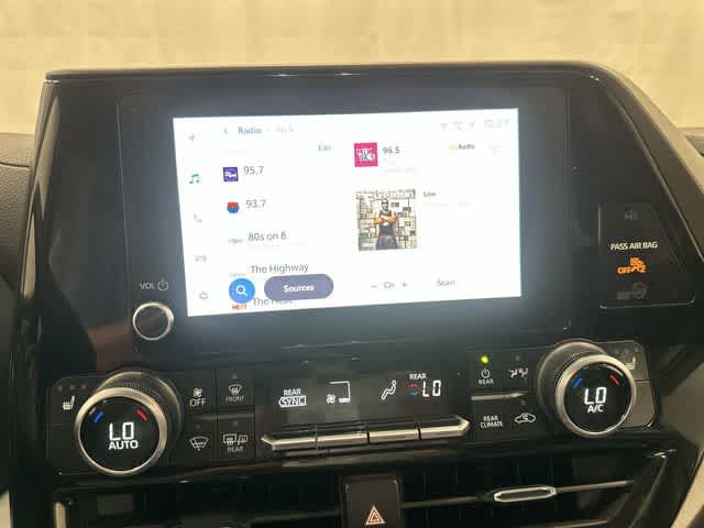 2023 Toyota Highlander XLE Ruby Flare Pearl at Group 1 Toyota Southwest