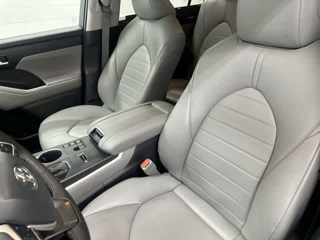 2023 Toyota Highlander XLE Ruby Flare Pearl at Group 1 Toyota Southwest