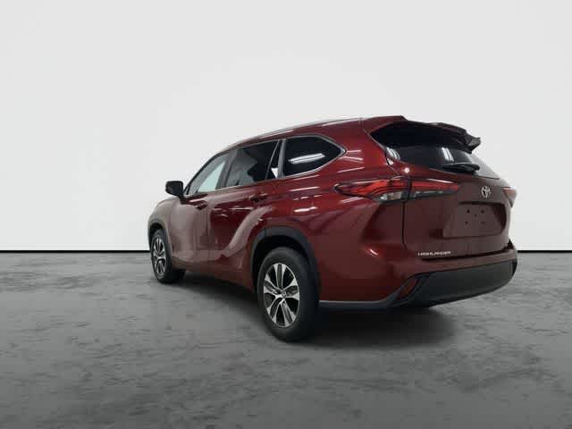 2023 Toyota Highlander XLE Ruby Flare Pearl at Group 1 Toyota Southwest