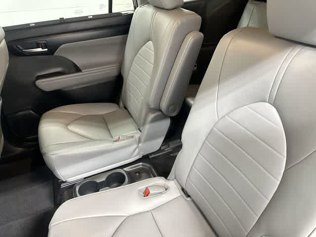 2023 Toyota Highlander XLE Ruby Flare Pearl at Group 1 Toyota Southwest