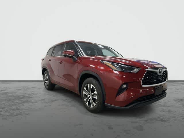 2023 Toyota Highlander XLE Ruby Flare Pearl at Group 1 Toyota Southwest