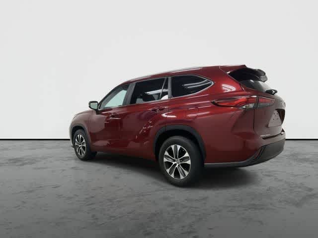2023 Toyota Highlander XLE Ruby Flare Pearl at Group 1 Toyota Southwest