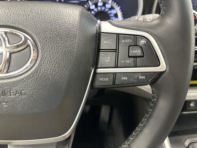 2023 Toyota Highlander XLE Ruby Flare Pearl at Group 1 Toyota Southwest