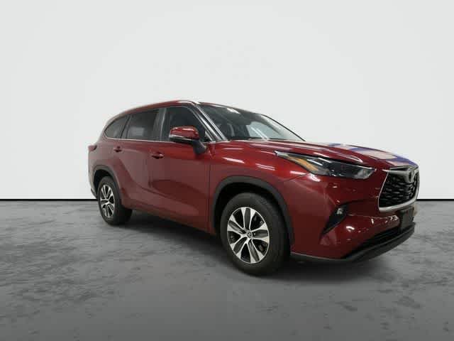 2023 Toyota Highlander XLE Ruby Flare Pearl at Group 1 Toyota Southwest