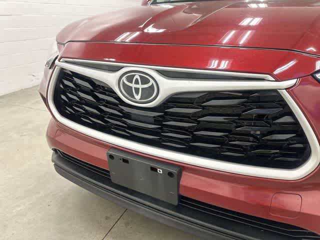 2023 Toyota Highlander XLE Ruby Flare Pearl at Group 1 Toyota Southwest