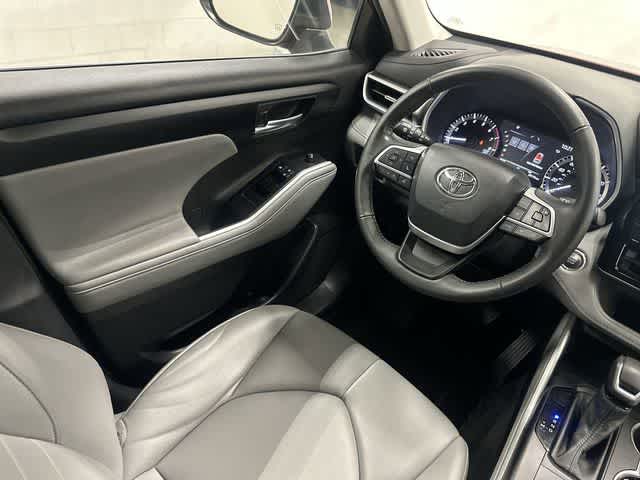 2023 Toyota Highlander XLE Ruby Flare Pearl at Group 1 Toyota Southwest