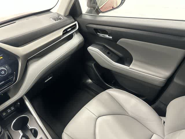 2023 Toyota Highlander XLE Ruby Flare Pearl at Group 1 Toyota Southwest
