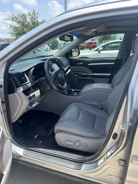 2014 Toyota Highlander XLE Silver Sky Metallic at AutoNation USA Katy