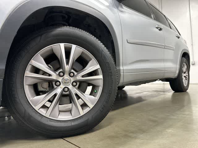 2014 Toyota Highlander XLE Silver Sky Metallic at Lone Star Chevrolet