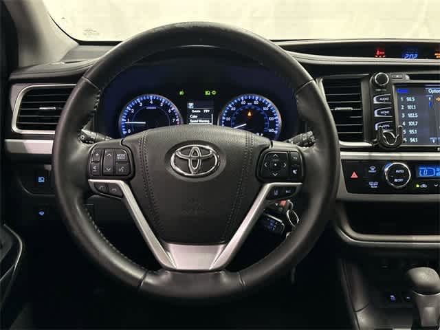 2018 Toyota Highlander LE Plus Blizzard Pearl at AutoNation Ford Gulf Fwy
