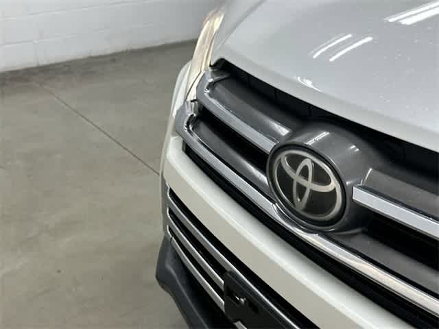 2018 Toyota Highlander LE Plus Blizzard Pearl at AutoNation Ford Gulf Fwy