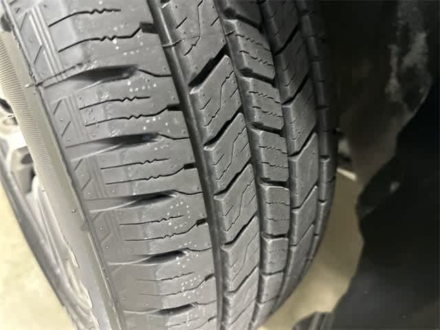 2018 Toyota Highlander LE Plus Blizzard Pearl at AutoNation Ford Gulf Fwy