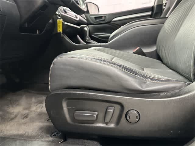 2018 Toyota Highlander LE Plus Blizzard Pearl at AutoNation Ford Gulf Fwy