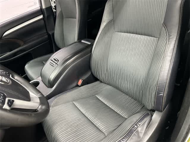 2018 Toyota Highlander LE Plus Blizzard Pearl at AutoNation Ford Gulf Fwy