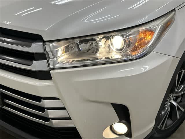 2018 Toyota Highlander LE Plus Blizzard Pearl at AutoNation Ford Gulf Fwy