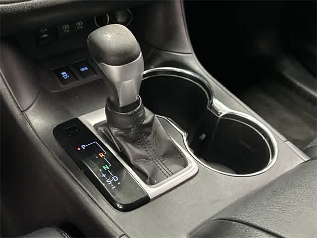 2018 Toyota Highlander LE Plus Blizzard Pearl at AutoNation Ford Gulf Fwy