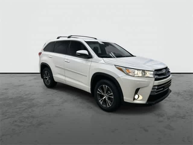 2018 Toyota Highlander LE Plus Blizzard Pearl at AutoNation Ford Gulf Fwy