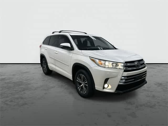 2018 Toyota Highlander LE Plus Blizzard Pearl at AutoNation Ford Gulf Fwy