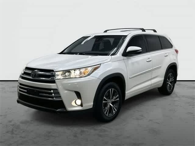 2018 Toyota Highlander LE Plus Blizzard Pearl at AutoNation Ford Gulf Fwy